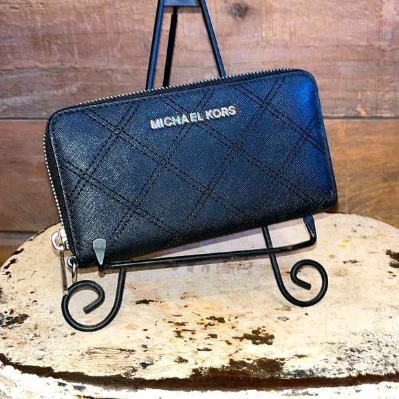 Michael Kors Handbags - Michael Kors Zipper Closure Wallet